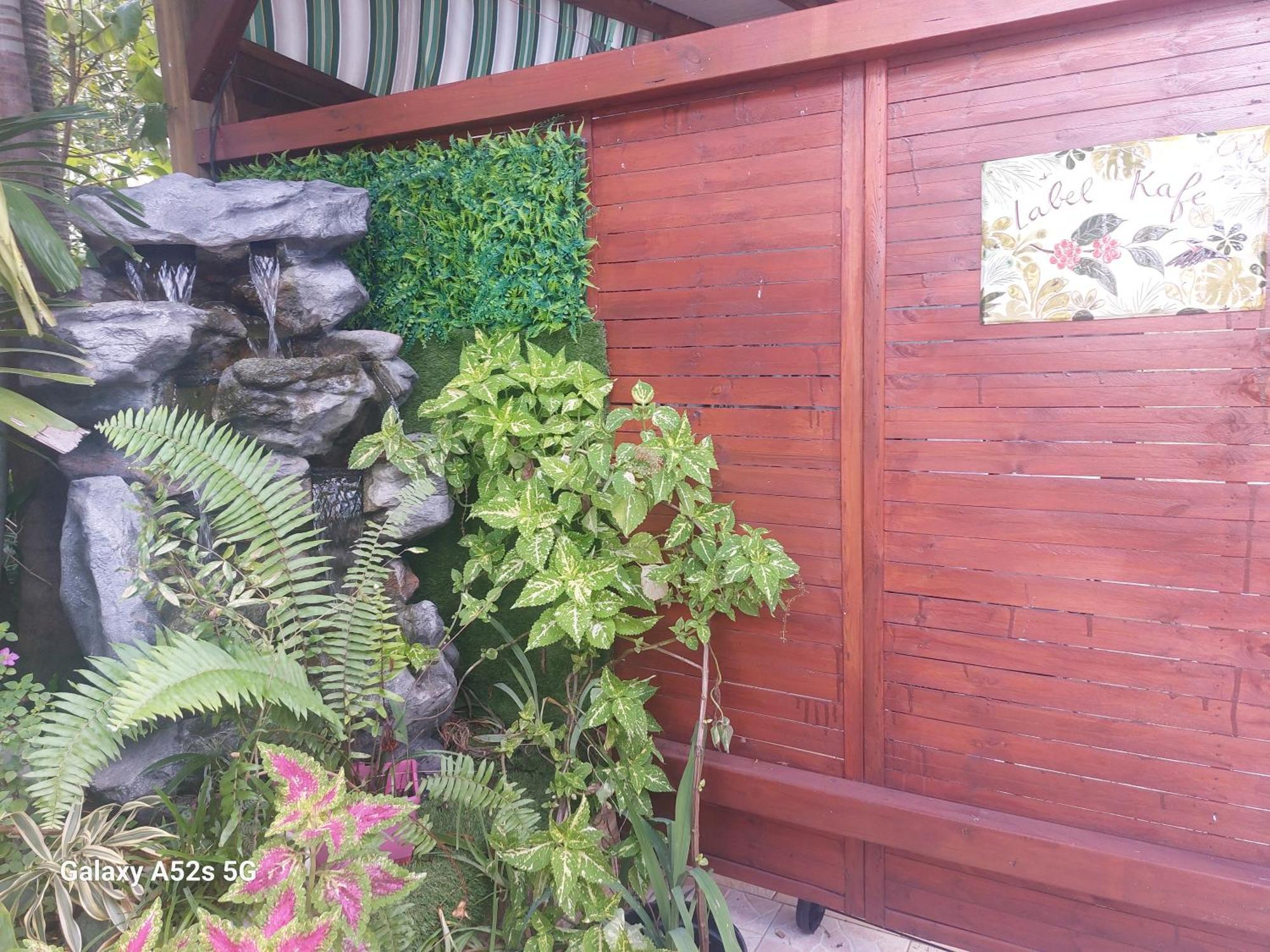 Label Kafe Apartment Bouillante Exterior photo